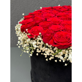 KADİFE KUTUDA KIRMIZI GÜLLER